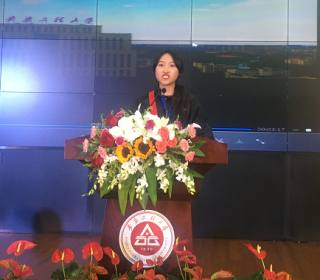 左晓妍在演讲赛场